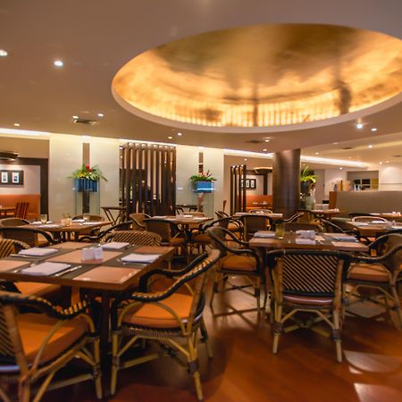 블러바드 호텔 방콕 수쿰빗 외부 사진 The interior of the restaurant