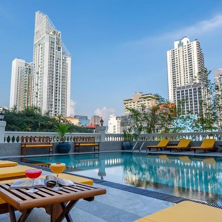 블러바드 호텔 방콕 수쿰빗 외부 사진 The swimming pool at the hotel
