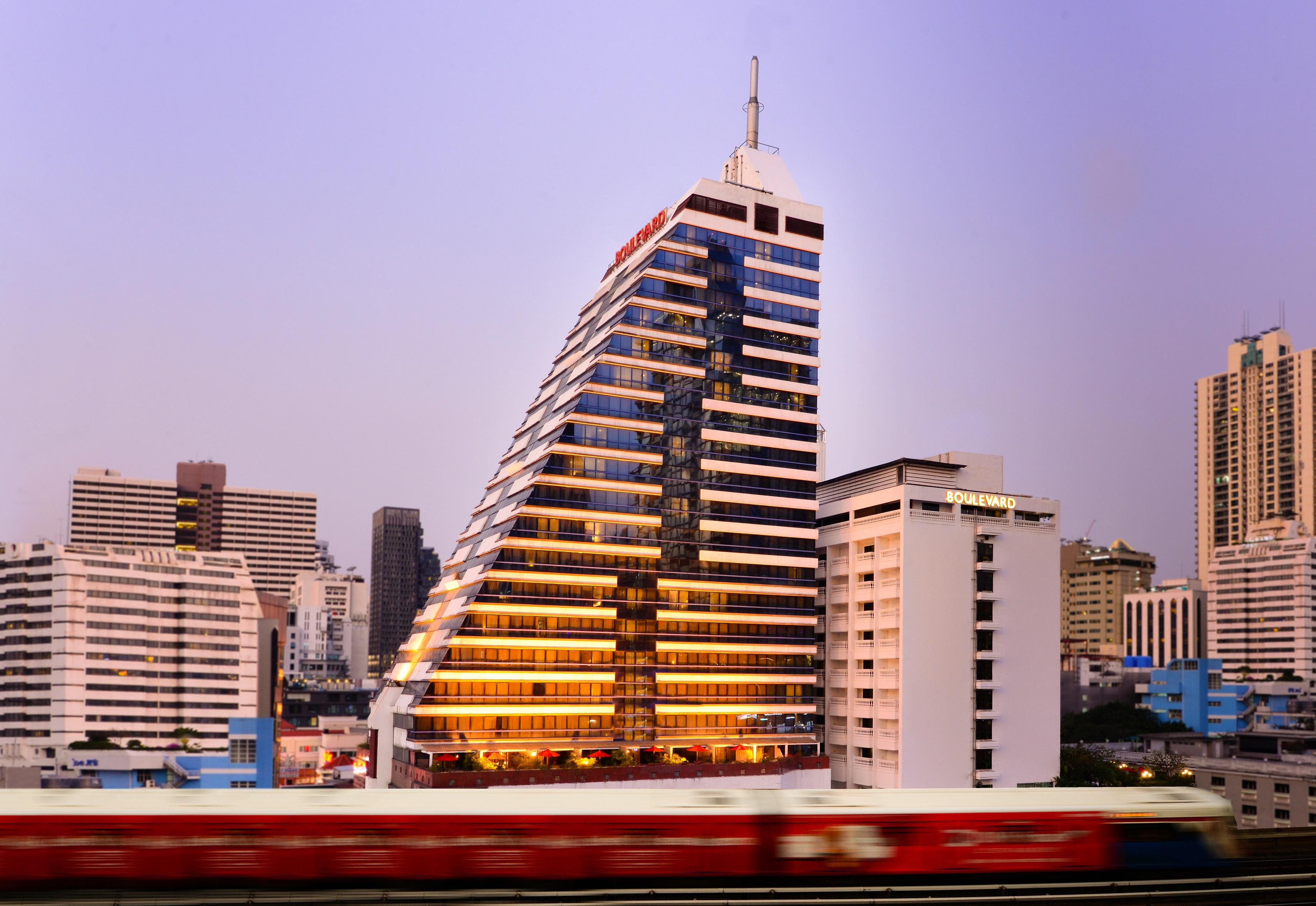 블러바드 호텔 방콕 수쿰빗 외부 사진 The Royal Paragon Hotel