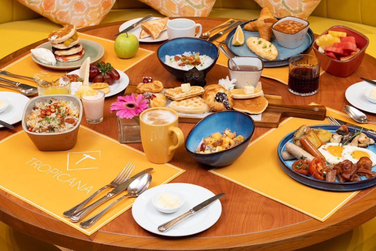 블러바드 호텔 방콕 수쿰빗 외부 사진 A breakfast buffet