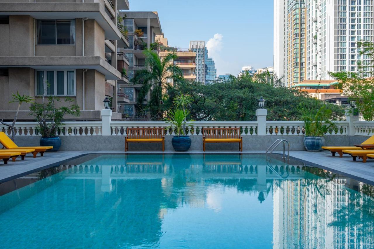 블러바드 호텔 방콕 수쿰빗 외부 사진 The swimming pool at the hotel