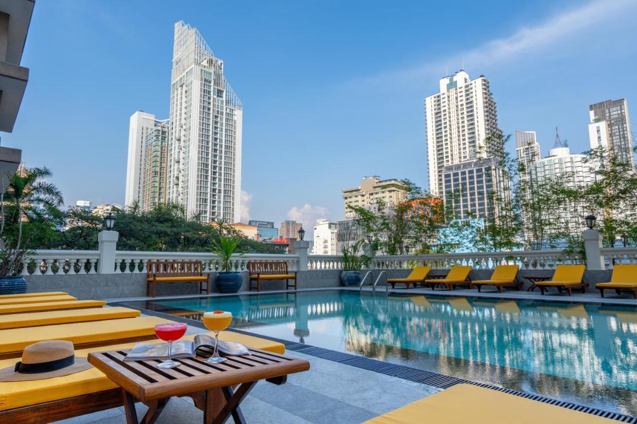 블러바드 호텔 방콕 수쿰빗 외부 사진 The swimming pool at the hotel