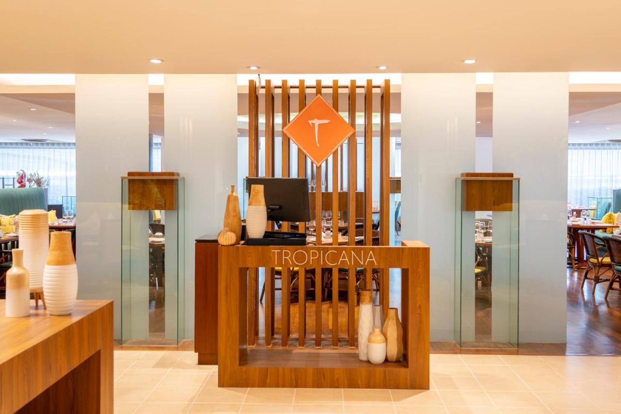 블러바드 호텔 방콕 수쿰빗 외부 사진 Reception desk at the hotel