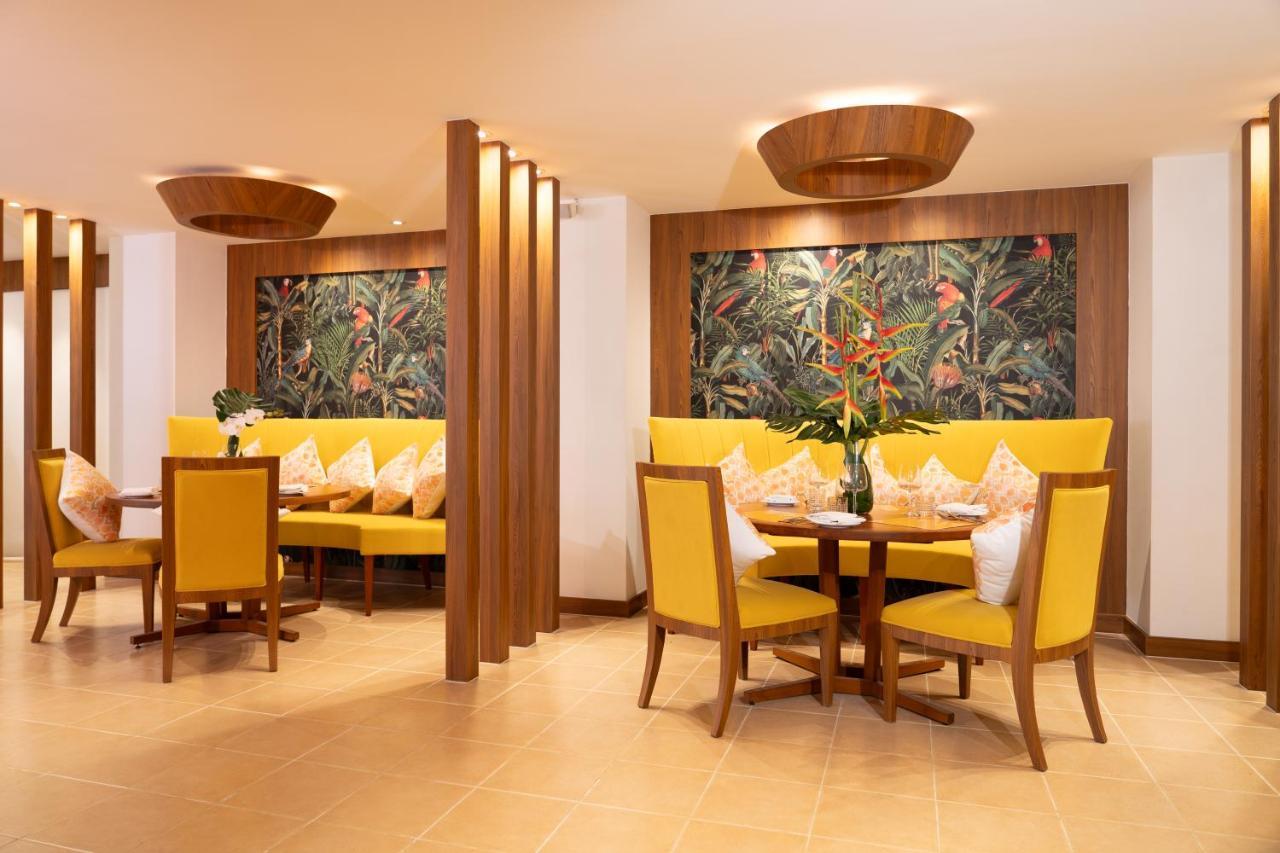 블러바드 호텔 방콕 수쿰빗 외부 사진 The interior of the lounge
